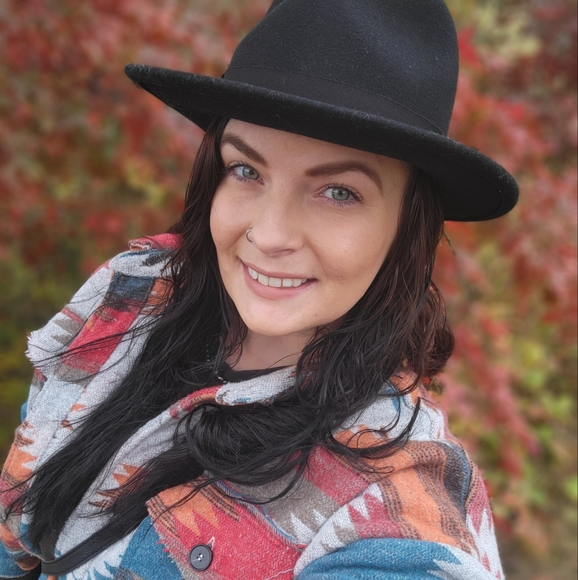 Meet your Posher, Carolynne - Picture 2 of 5